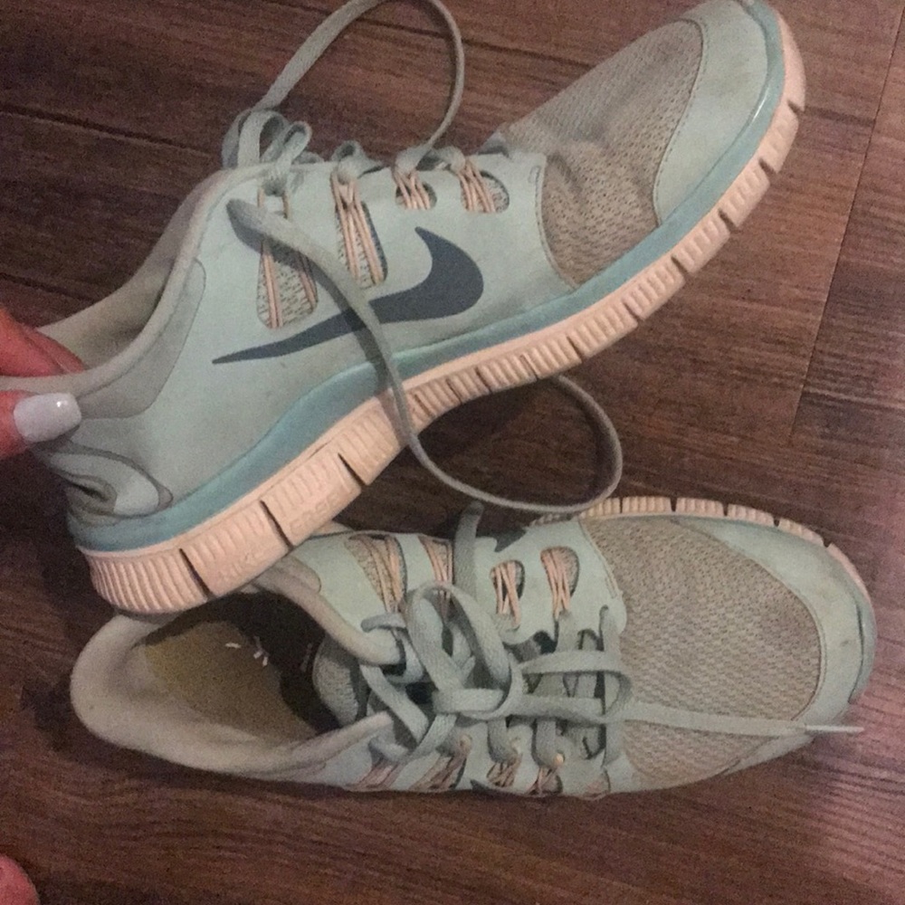 Running shoes - Picture 2 of 2
